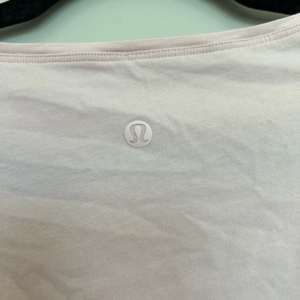 Lululemon Back in Action tee dusty rose - Picture 2 of 9